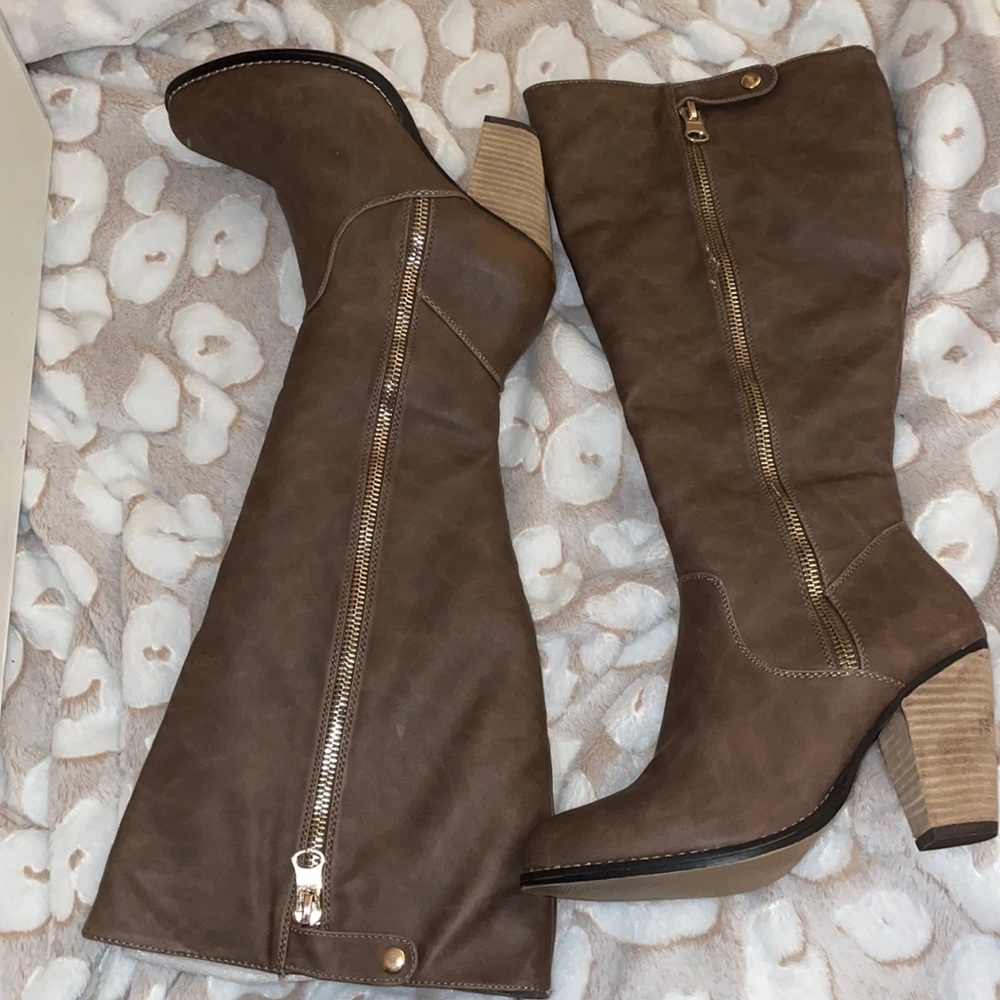 Dark brown wide boots